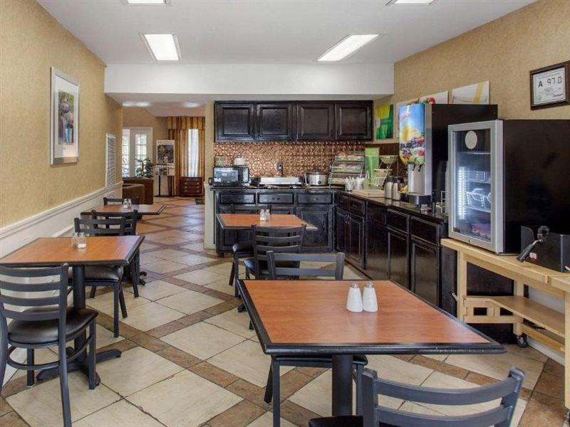 Quality Inn Лоринбърг Екстериор снимка