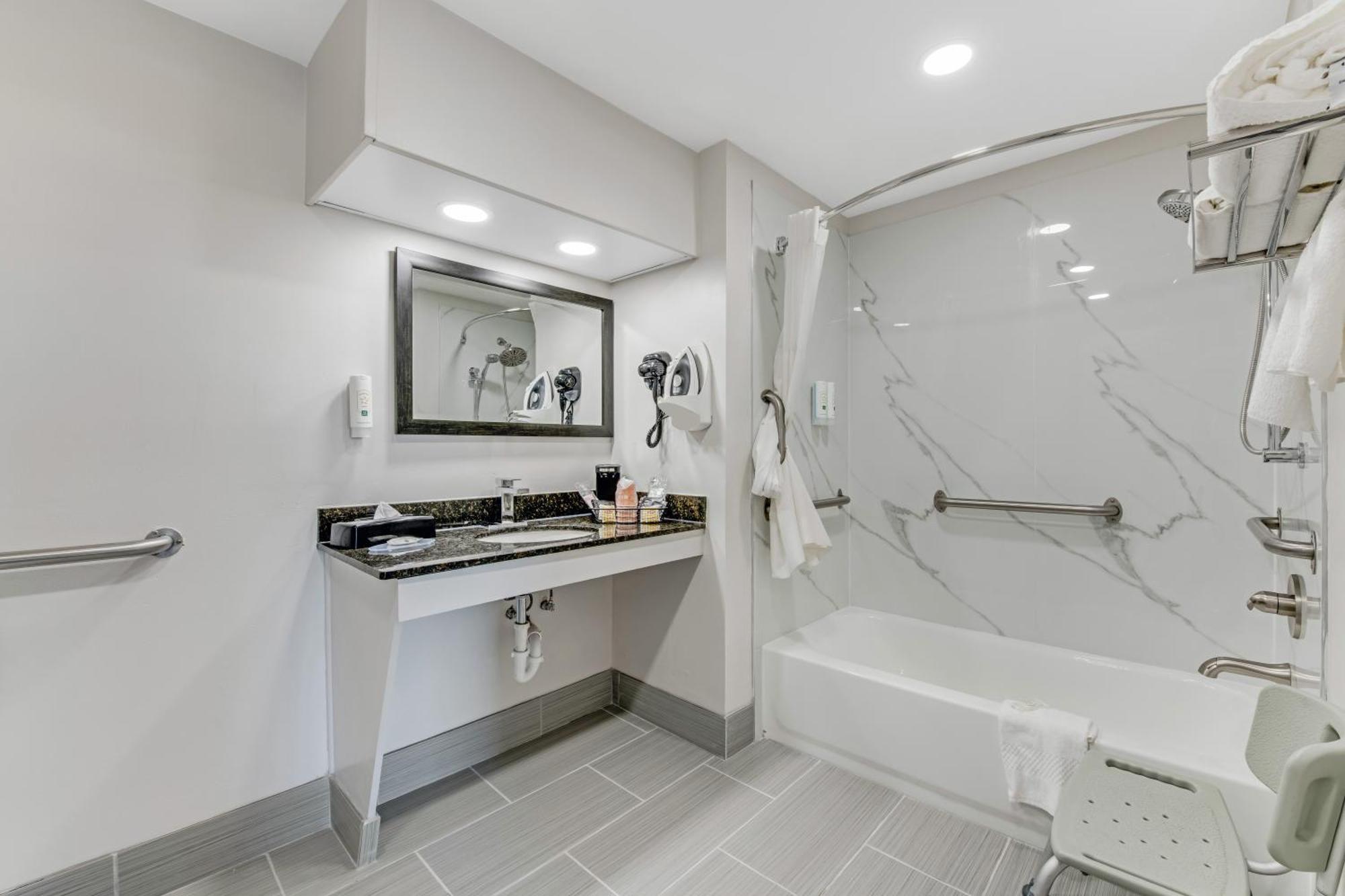 Quality Inn Лоринбърг Екстериор снимка