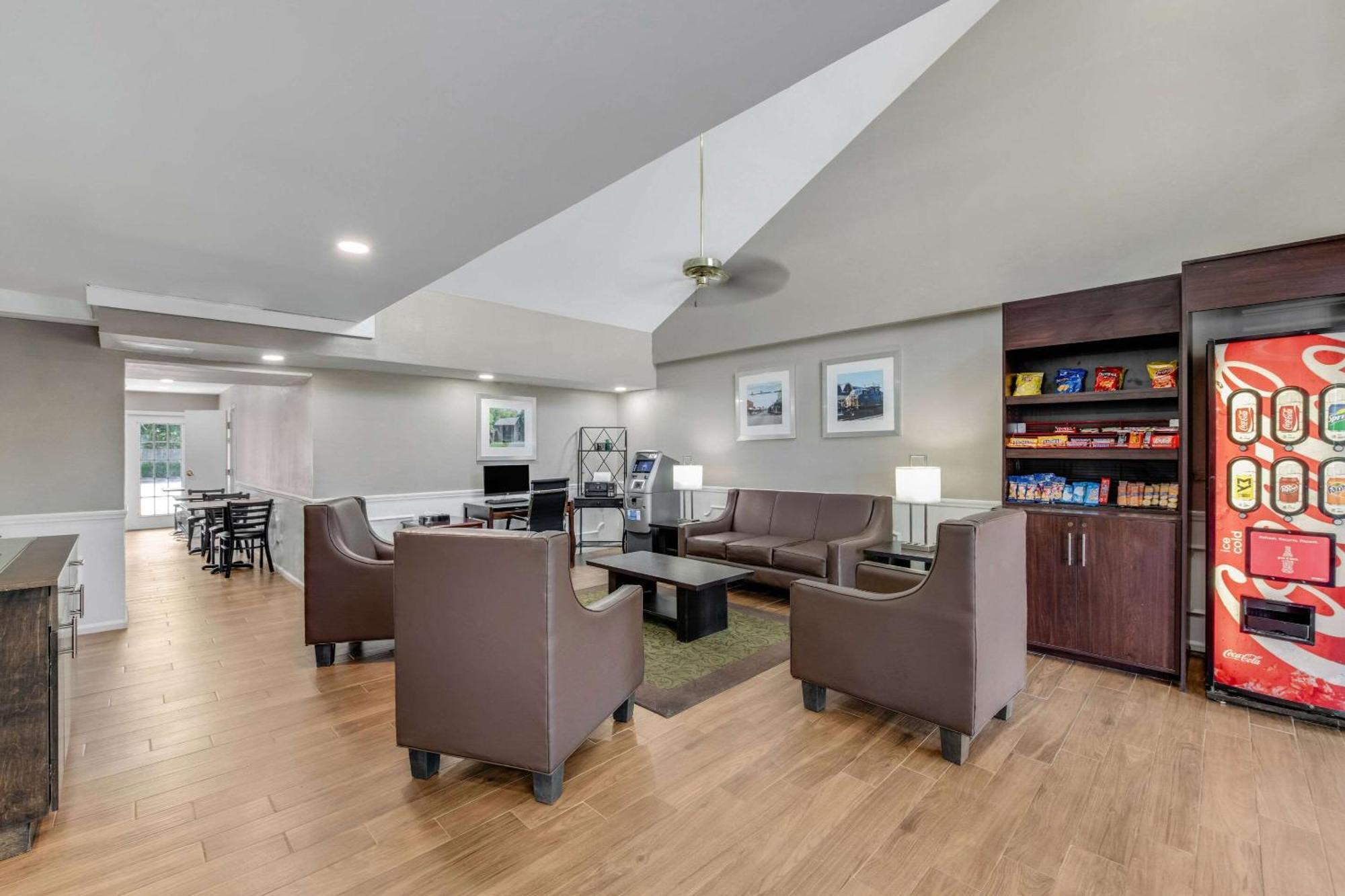 Quality Inn Лоринбърг Екстериор снимка