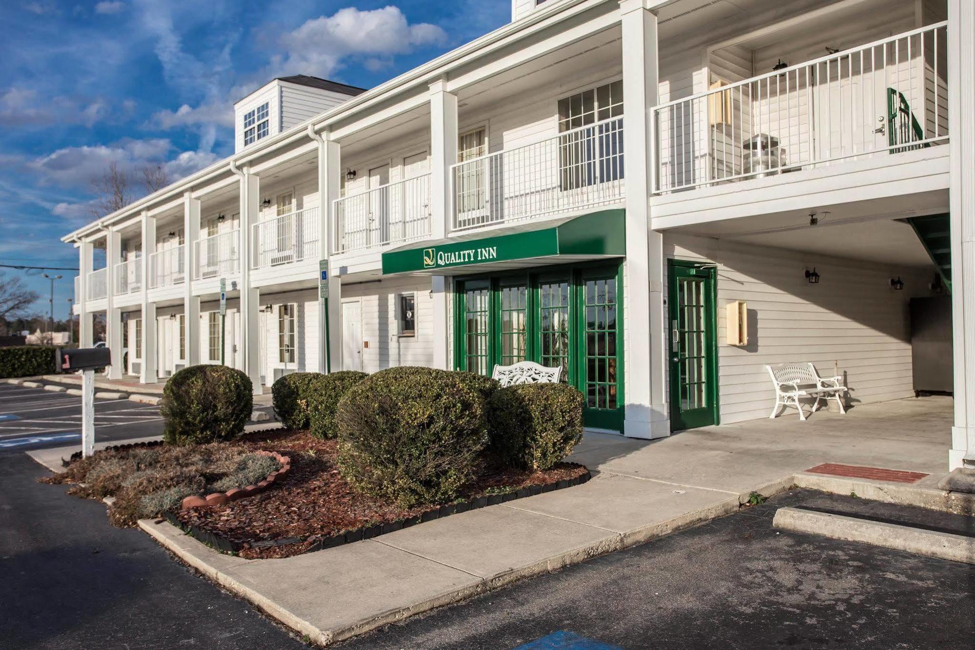 Quality Inn Лоринбърг Екстериор снимка