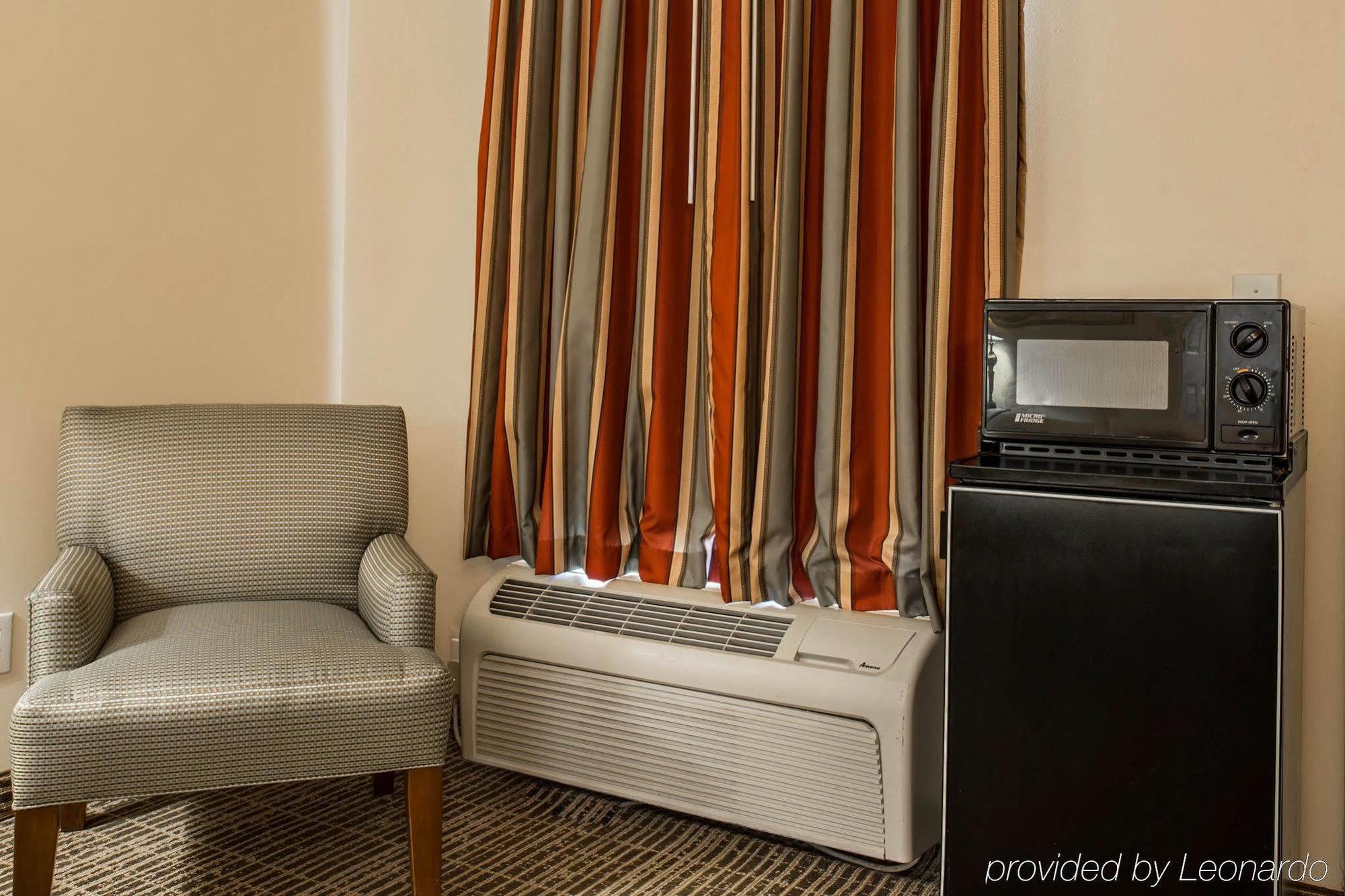 Quality Inn Лоринбърг Екстериор снимка