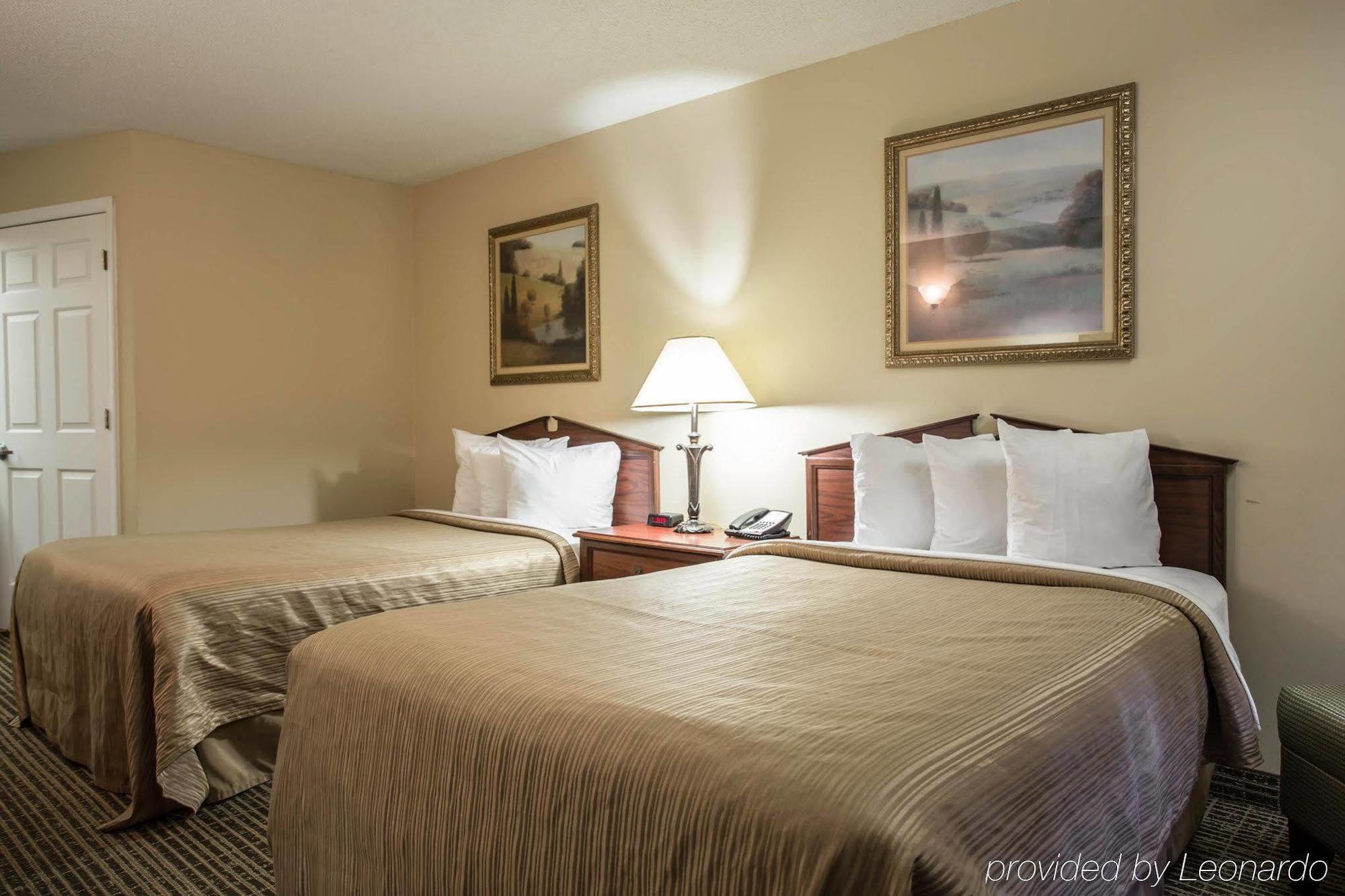Quality Inn Лоринбърг Екстериор снимка