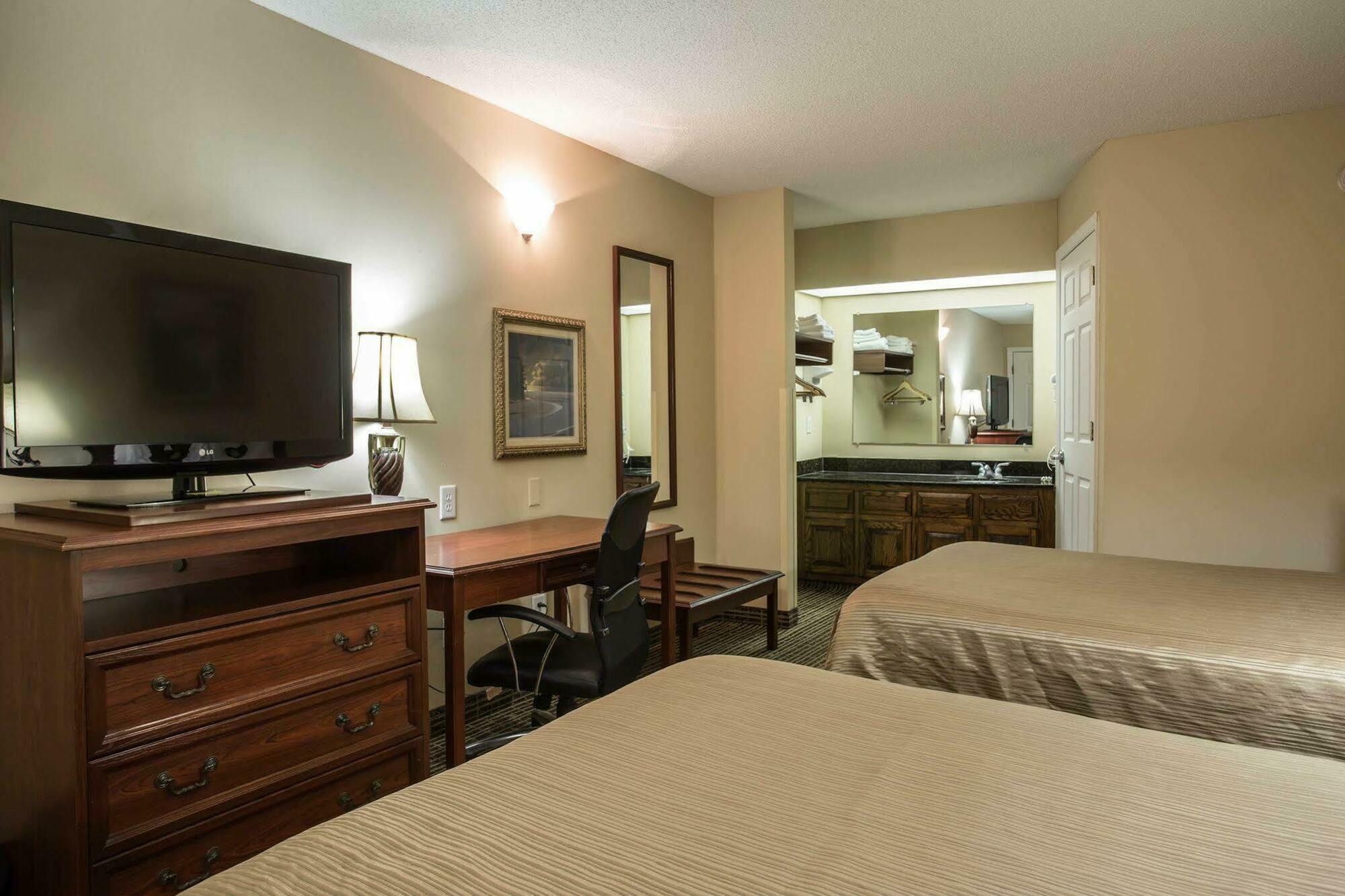 Quality Inn Лоринбърг Екстериор снимка